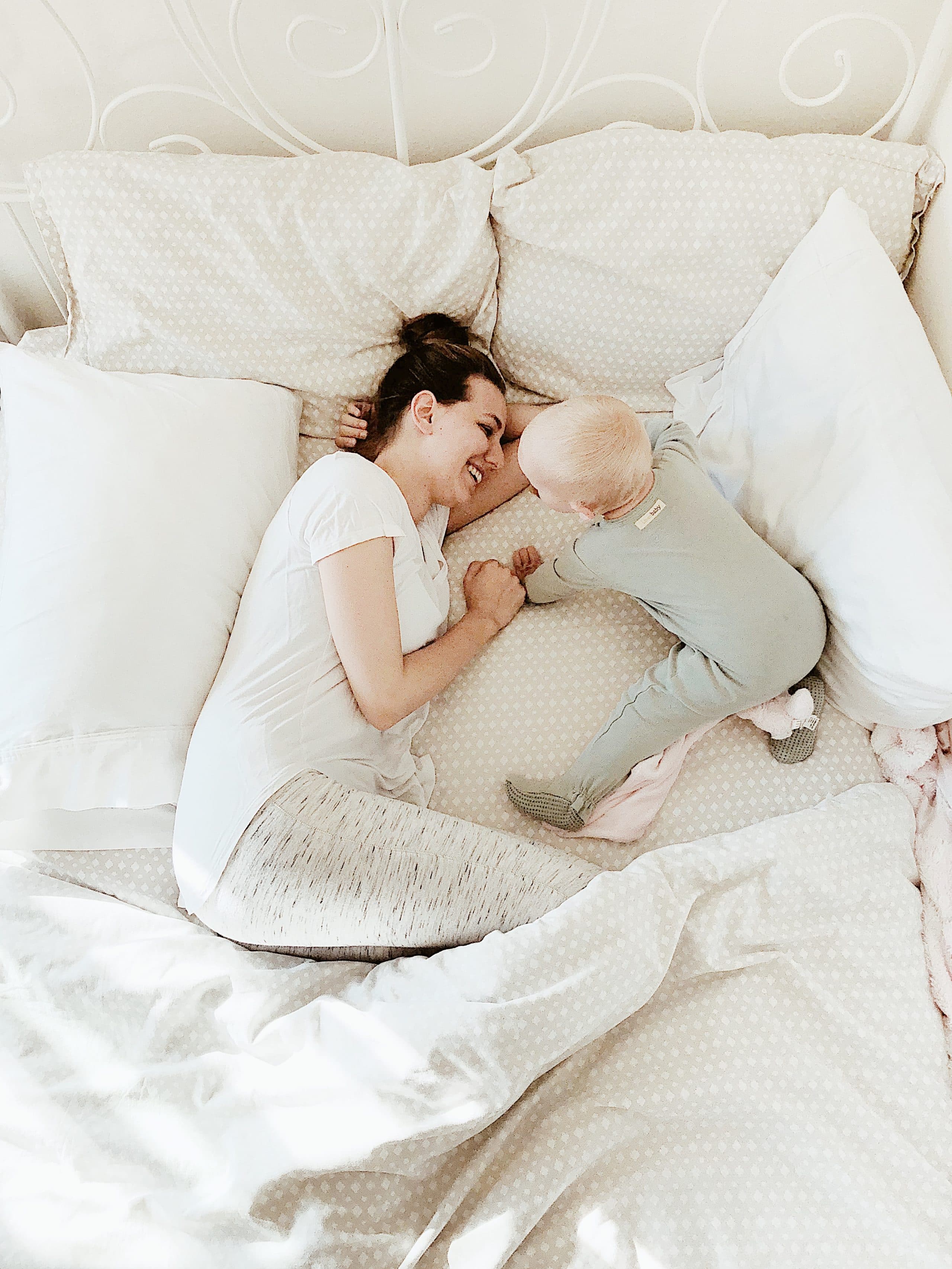 8 Tips for Co-Sleeping Safely and Successfully #cosleeping #motherhood