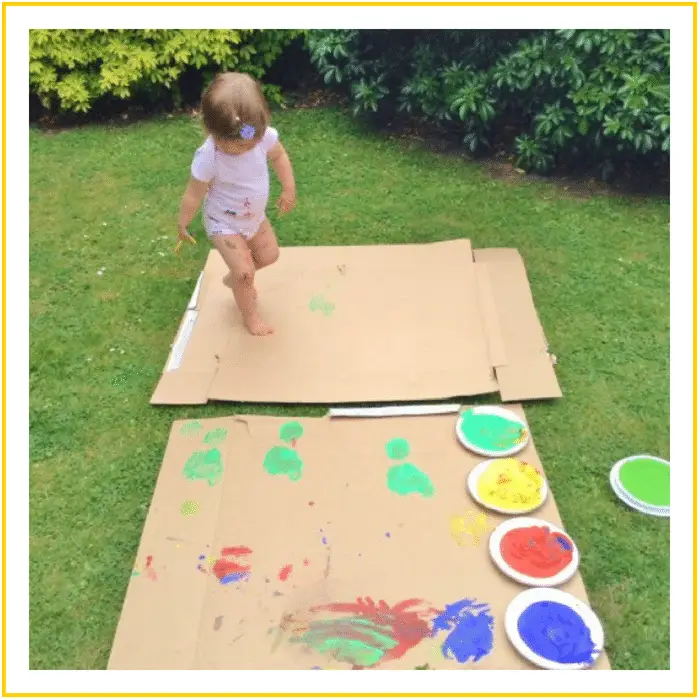 OUTDOOR CARDBOARD PAINTING