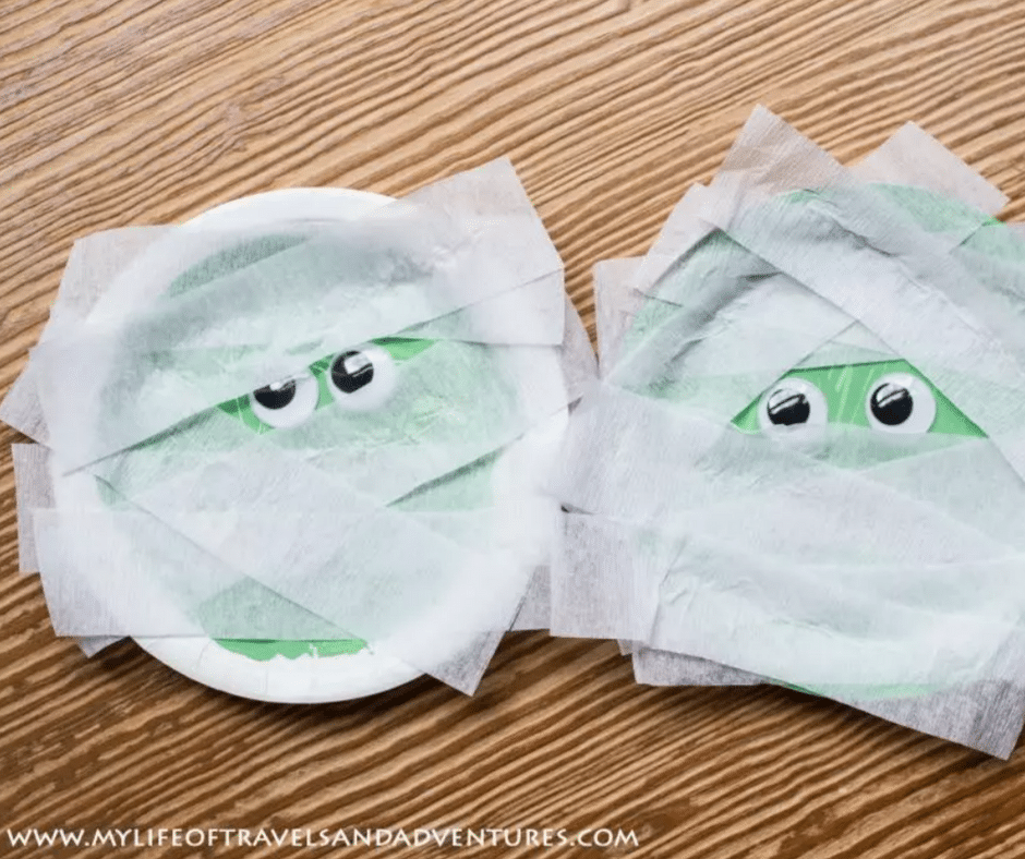 Paper Plate Mummy - Halloween Crafts for Toddlers